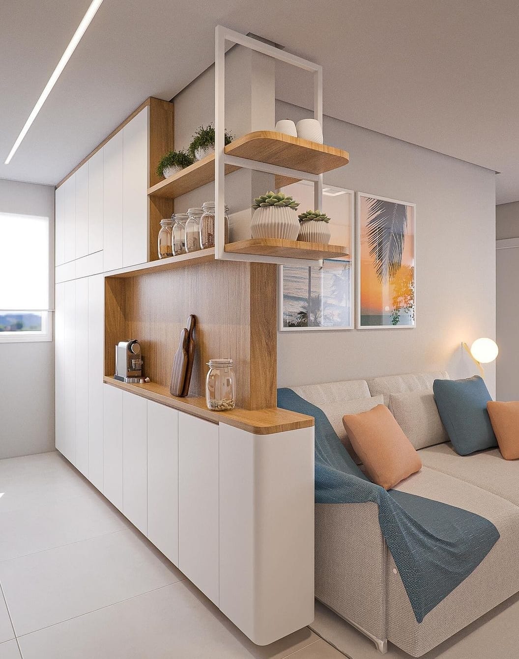 Módulo divisor moderno com armários brancos, bancada de madeira e prateleiras abertas, separando a sala de estar de uma cozinha integrada em um ambiente minimalista.
